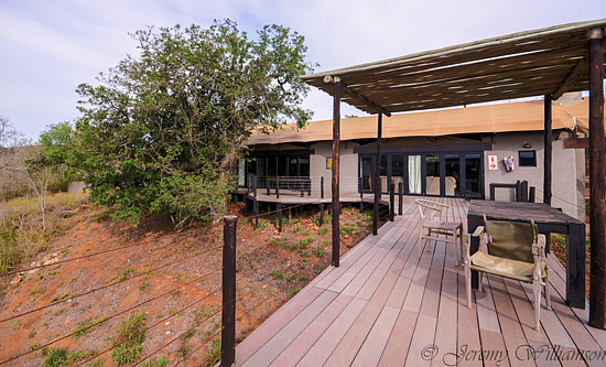 Communal area with deck, lounge and kitchen for larger groups - Hluhluwe iMfolozi Game Reserve Big 5 Nselweni Bush Camp Self Catering Accommodation Bookings KwaZulu-Natal South Africa