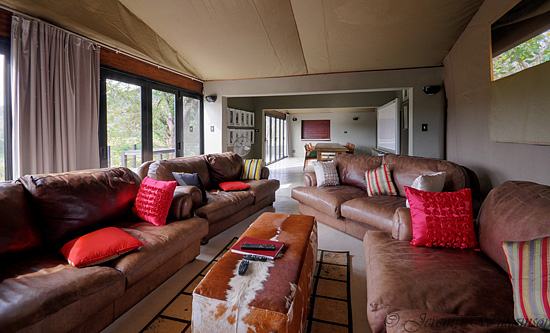 Communal lounge - Hluhluwe iMfolozi Game Reserve Big 5 Nselweni Bush Camp Self Catering Accommodation Bookings KwaZulu-Natal South Africa