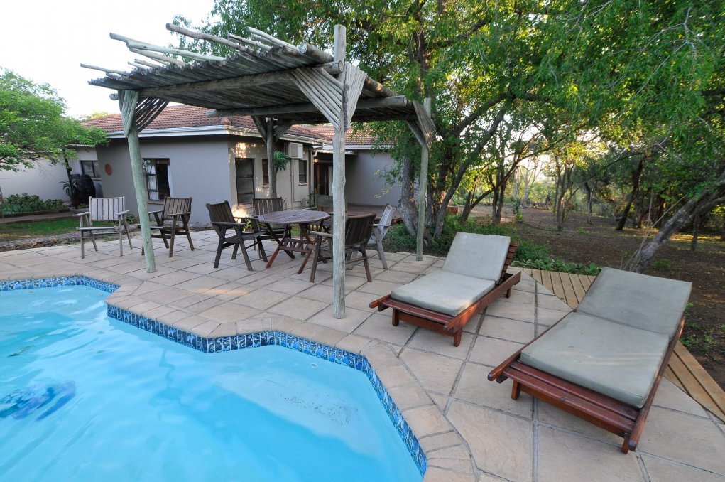 Swimming pool - Mkhulu's House @ Hluhluwe River Lodge