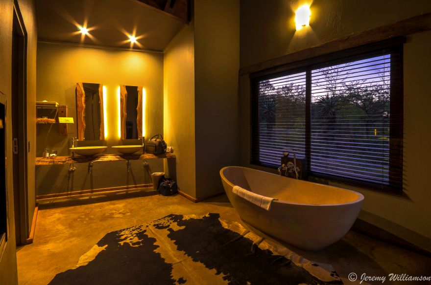 Rhino Ridge Safari Lodge